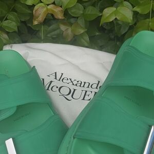 Alexander McQueen Green rubber sandals shoes size 40E. Thi